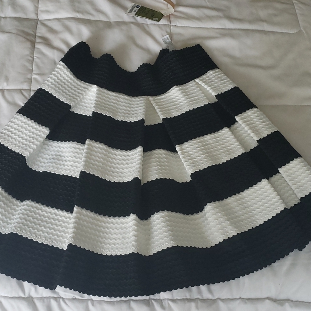 Juniors pleated skirt